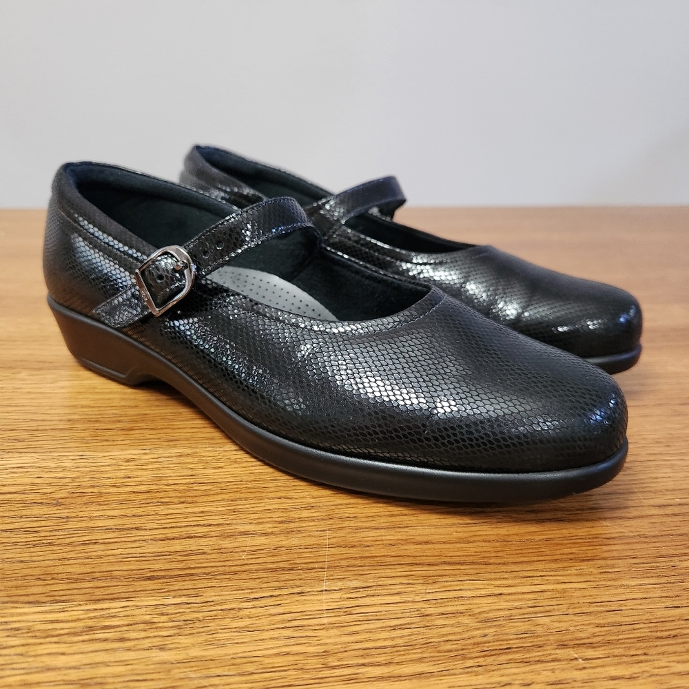 SAS Maria Mary Jane Shoe In Black Shiny Faux Snake Print 10 Narrow